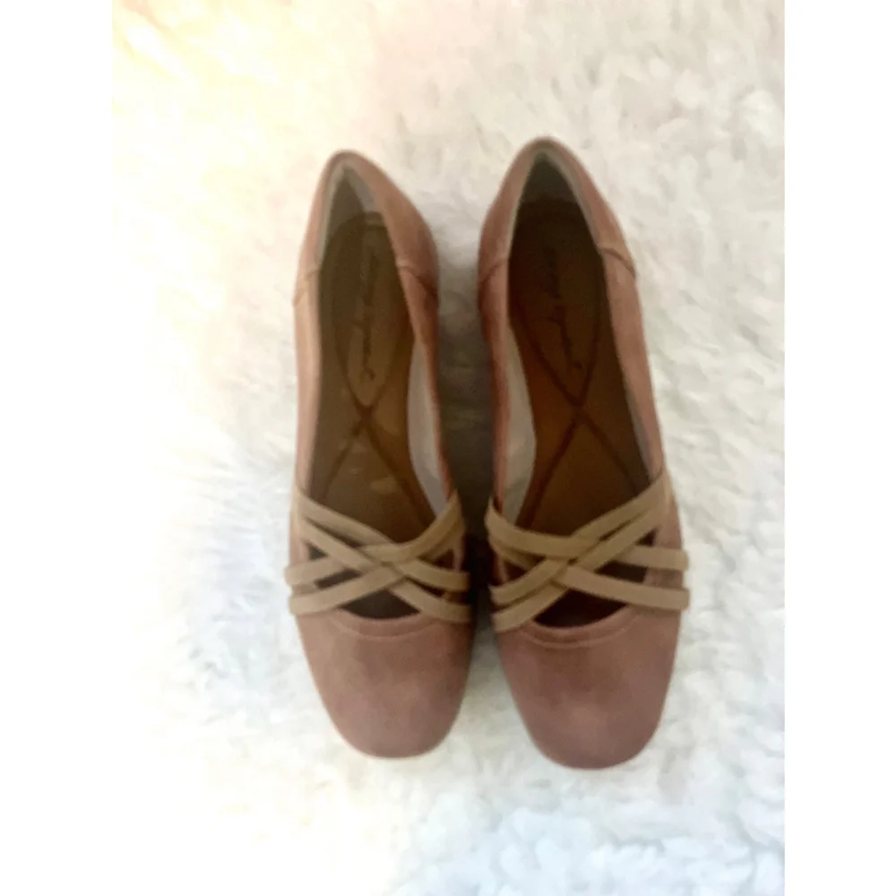Easy Spirit Women’s Aubree strappy Round Toed Slip on shoes size 7M